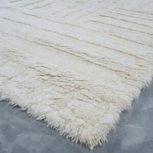 Alfombra de lana Warm Grain Chime color marfil, tejido tribal texturizado anudado a mano, alfombra de área color crema marfil de 8x10 imagen 7