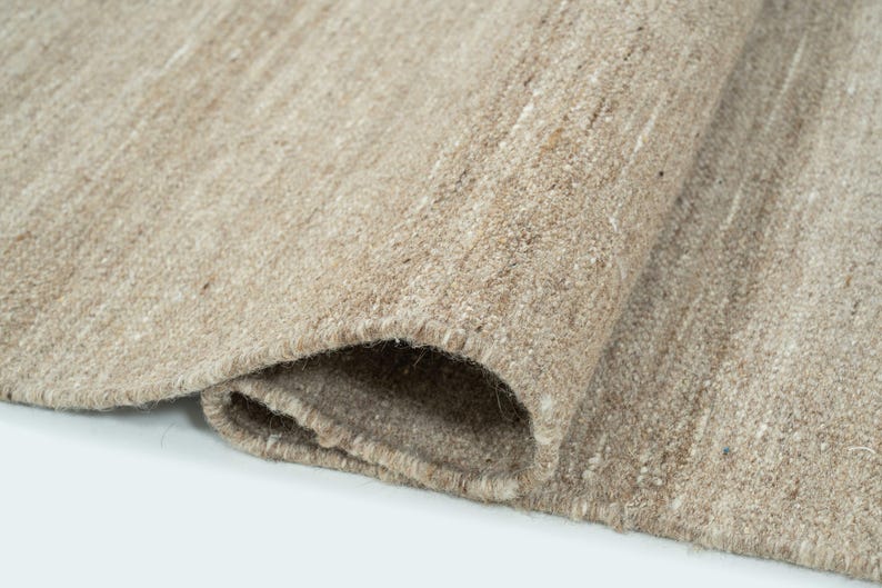 Soft Ground Creek Wollteppich in Taupe, handgewebt, flachgewebt, kurzflorig, graubeige-taupefarbener Teppich, 8x10 Bild 6