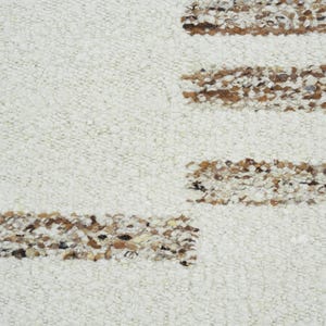 Alfombra de lana color marfil Warm Grain Beam, tejida a mano con textura tribal, alfombra color crema marfil de 8x10 imagen 4