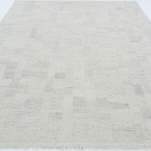 Alfombra de lana Soft Ground Dell Taupe, tejida a mano con pelo corto y tejido plano, alfombra de área Greige Taupe de 8x10 imagen 4