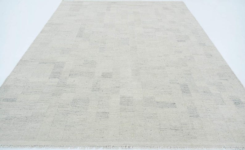 Alfombra de lana Soft Ground Dell Taupe, tejida a mano con pelo corto y tejido plano, alfombra de área Greige Taupe de 8x10 imagen 4