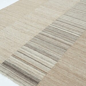 Soft Ground Creek Wollteppich in Taupe, handgewebt, flachgewebt, kurzflorig, graubeige-taupefarbener Teppich, 8x10 Bild 4