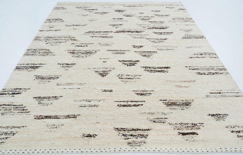 Varmkornig berylkrämfärgad ullmatta, handvävd texturerad tribalväv, krämfärgad matta 8x10 bild 3
