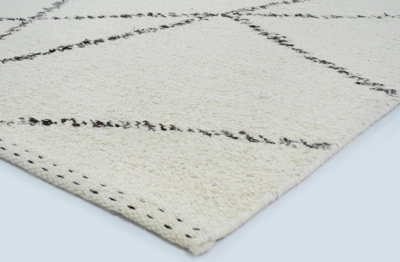 Warmnerf berkenhouten vloerkleed in ivoorkleur, handgeweven met een gestructureerd tribaal patroon, ivoorkleurig crèmekleurig vloerkleed 8x10 afbeelding 7