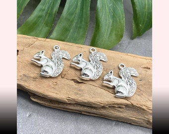 Cute Squirrel Charms, 5x Tibetan Silver Animal Lover Charms for Jewellery Making, Antique Look Zinc Alloy Pendants for Bracelet or Earrings