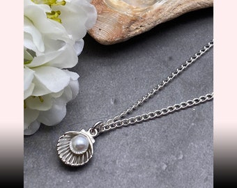 Shell Charm Necklace, Shell Charm Pendant, Silver Tone Shell Necklace, Gift Idea for Her, Boho Beach Ocean Cute Sea Shell with Pearl