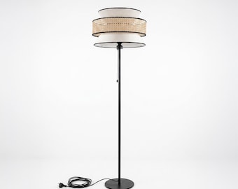 Ręcznie robiona lampa podłogowa z naturalnego rattanu – ponadczasowe oświetlenie domu w stylu boho i skandynawskim