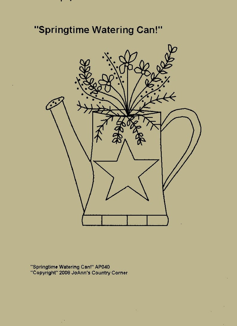 K&ouml;nnte beinhalten: Eine Schwarzwei&szlig;-Zeichnung eines Gie&szlig;kannes mit einem Stern an der Seite und einem Blumenstrau&szlig; oben. Der Text "Springtime Watering Can!" befindet sich oben im Bild und "Springtime Watering Can! AP040" und "Copyright 2008 JoAnn's Country Corner" unten.