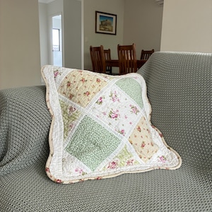 Kuddfodral med vintageblommigt lapptäcke, Shabby Chic rosörngott (40 x 40 cm)