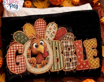 Gobble Turkey Thanksgiving PNG, Faux Stitch Broderigrafik, Rutig Höstkalkondesign, Orange Applikationsskjorta PNG, Höstsublimering
