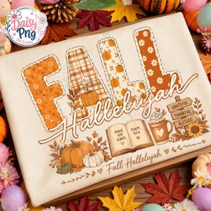 Könnte beinhalten: Eine weiße Stoffoberfläche mit dem Text FALL HALLELUJAH in großen gemusterten Buchstaben. Darunter zeigt ein offenes Buch den Text PRAISE HIM ALWAYS PSALM 150:6, neben einer Kaffeetasse, Kürbissen und einem Schild mit GRATEFUL THANKFUL BLESSED.