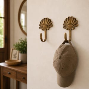 Antique Brass Scallop Shell Wall Hooks, Set of 2, Vintage Entryway Decor