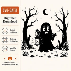 Könnte beinhalten: Eine schwarz-weiße digitale Grafik mit einem Geist, der eine Laterne in einem Wald mit kahlen Bäumen, einer Mondsichel und Sternen hält. Die linke Seite enthält Text: SVG-DATEI, Digitaler Download, Sofort verfügbar, Beliebig skalierbar, Ideal für Plotter, Nur die Datei – kein physischer Artikel.