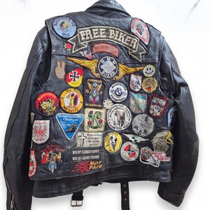 Vintage leren bikerjack met patches, Duitse Kutte gevechtsjas, punk grunge bovenkleding M
