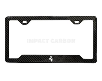 Cornice portatarga Ferrari in vera fibra di carbonio al 100%.