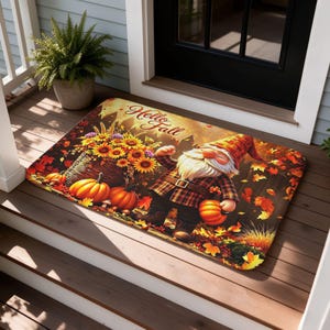 Zerbino "Hello Fall", con disegno di uno gnomo a forma di zucca, accogliente zerbino rustico in stile fattoria, ideale come regalo per il portico d'ingresso.