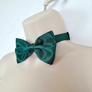 Vintage 90s Emerald Green Bowtie