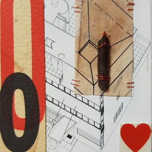 COLAGEM DE ARTISTA tema ARQUITETURAL. mini-cartão de arte, incorporando itens efêmeros franceses e objetos encontrados