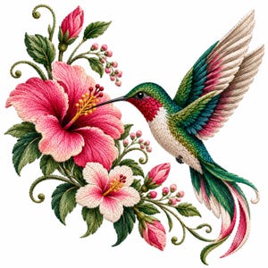 Puede incluir: Un intrincado diseño de bordado que presenta un colibrí vibrante con plumaje verde, rojo y blanco que se cierne cerca de grandes flores de hibisco rosadas, hojas verdes y pequeños capullos rosados, todo con puntadas detalladas y texturizadas.