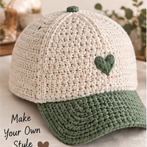 Può includere: Un cappellino da baseball all'uncinetto con corona color crema e visiera verde scuro. Il cappellino presenta una piccola applicazione a forma di cuore verde scuro sul lato. Il testo sull'immagine recita: Crochet Baseball Cap Pattern, Make Your Own Style, PDF Pattern, Beginner Friendly, 3 Sizes S M L, Stylish Cozy Handmade.