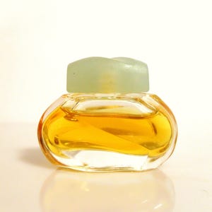 Vintage 1990s Knowing by Estee Lauder 0.12 oz Parfum Splash Miniature Mini Perfume Bottle image 2