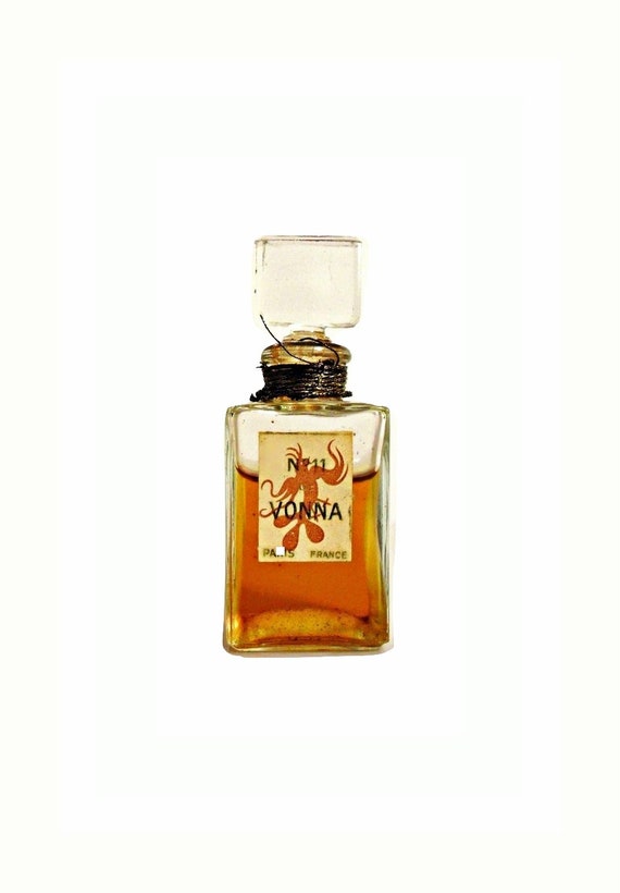 Antique No. 11 Perfume de Vonna 0.25 oz (7.5ml) Pure Parfum Vintage 1930s 1940s Extrait Splash Antique No. 11 Perfume de Vonna 0.25 oz (7.5ml) Pure Parfum Vintage 1930s 1940s Extrait Splash
