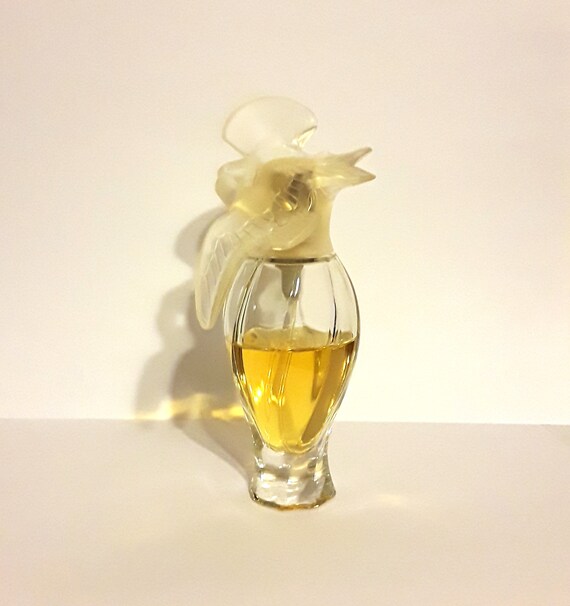 Perfume with 2025 doves on top