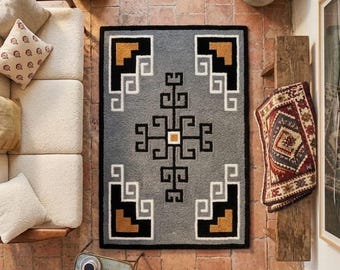 Geometrisch vloerkleed, handgetuft wol in grijs, mosterd en zwart | Maatwerk mogelijk