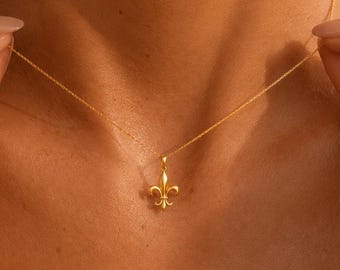 Collana minimalista placcata oro con ciondolo a forma di giglio francese, gioiello protettivo, regalo per tutti i giorni, regalo di Natale per lei