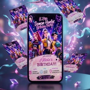Op de afbeelding: Een smartphone met een K-Pop Demon Hunter verjaardagsuitnodiging voor Olivia op 14 juni 2025, om 14:00 uur op 123 Kpop Way, Seoul City. Het scherm toont drie geanimeerde personages, roze en paarse accenten en zwevende confetti.