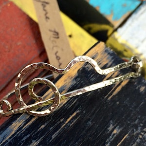 Bracciale chitarra Lucille, Bracciale chiave di violino chitarra martellato in filo
