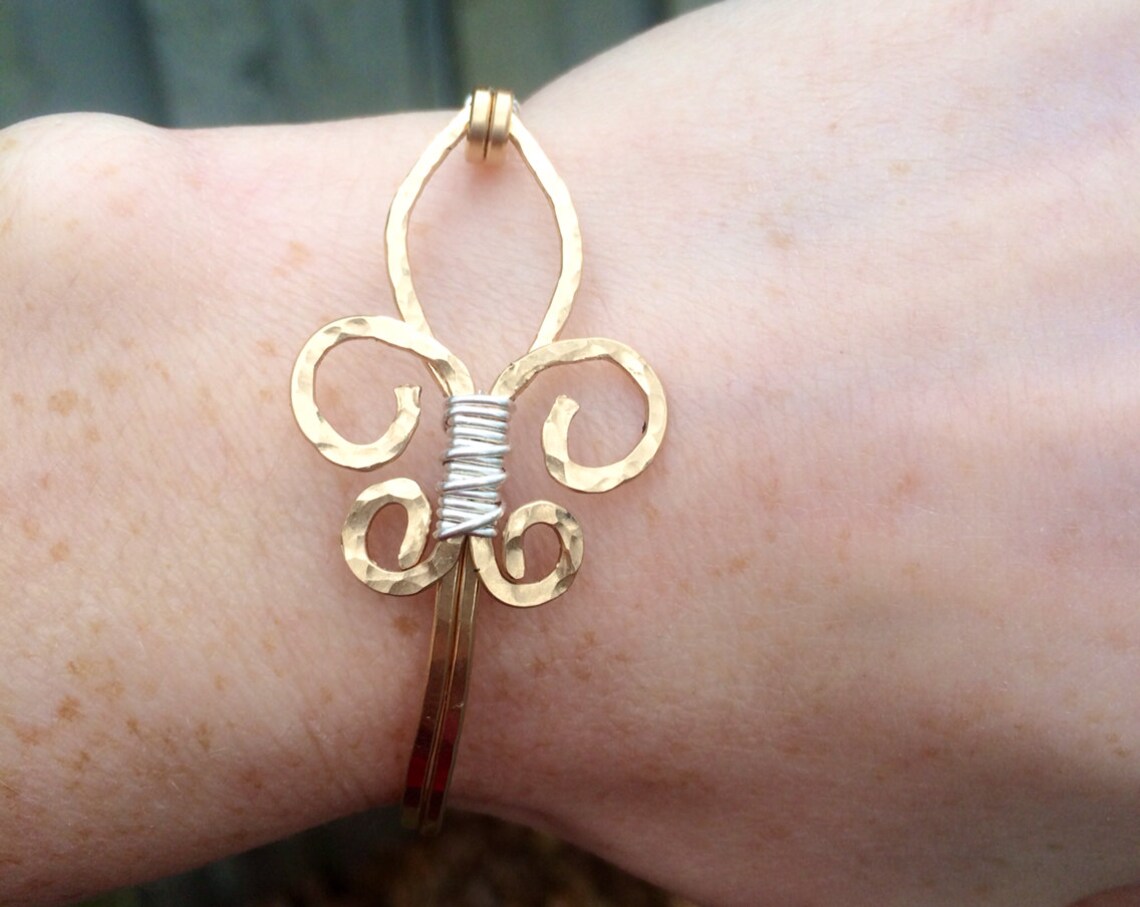 Gold Toggle Bracelet w/ Fleur De Lis Lock