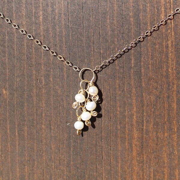 Pearl clusters wirewrapped in gold, tiny Interlocking pearls Infinity necklace, mother daughter necklace, sisters