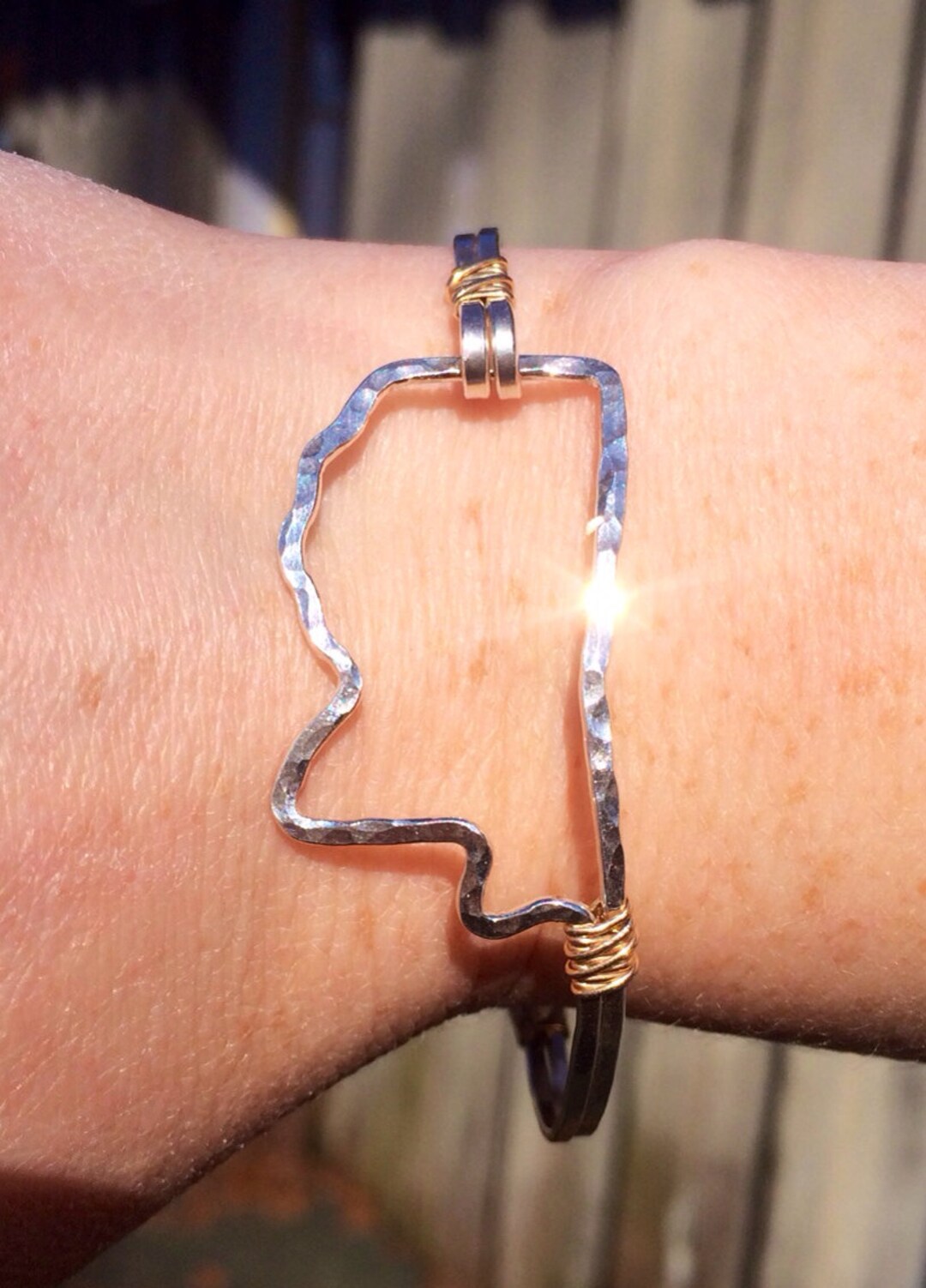 Mississippi State Logo Bracelet + Pearl Bow Stack of 2