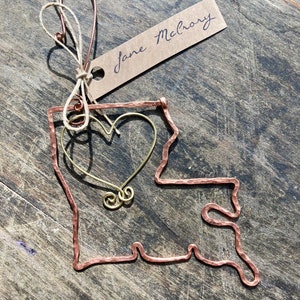 Louisiana ornament hammered in copper, wire Louisiana state with heart ornament, New Orleans Louisiana state Christmas ornament