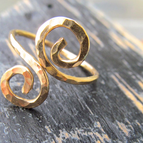 Infinity wire ring  Hammered in 14k Gold filled, spiral gold infinity ring, adjustable infinity wire wrapped ring