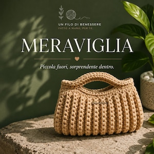 May include: A beige crochet handbag with a textured, ribbed design and integrated handles. The image features the text "UN FILO DI BENESSERE FATTO A MANO, PER TE.", "MERAVIGLIA", and "Piccola fuori, sorprendente dentro." with a small heart icon.