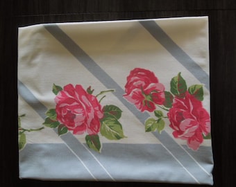 Beautiful 1950s Vintage Tablecloth Roses Rectangle Cotton