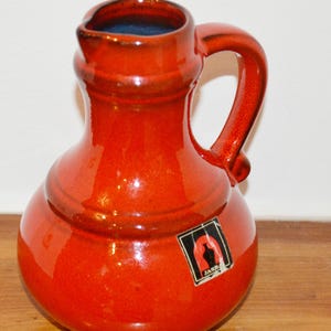 Vacker vintage keramikvas från 1970-talet av Jasba, röd, retro, 50-talsstil, shabby chic, lantlig stil, sjuttiotalet