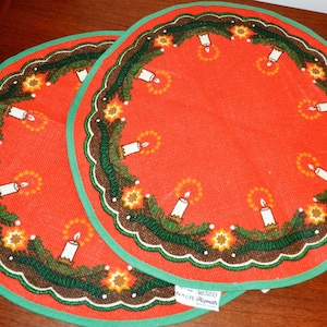 2x Vintage julfiltar/set runda 70-tals röda/flerfärgade jute retro mitten av århundradet jultomten sjuttiotalet shabby chic lantlig stil