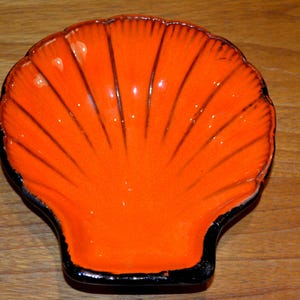 Vintage keramisk serveringsfat/tvålskopp i snäckskal, orange, 1970-tal, 50-tal, shabby chic, lantlig stil