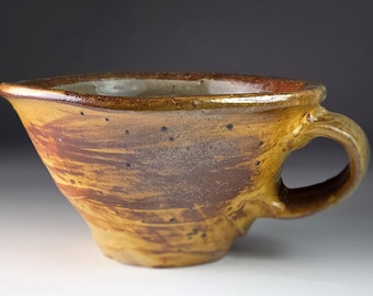 Taza de sopa con engobe amarillo