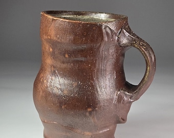 Taza con engobe rojo