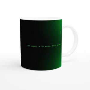 Utvecklare Kaffemugg | Git Commit It Works | Rolig programmeringsmugg för honom eller henne bild 5