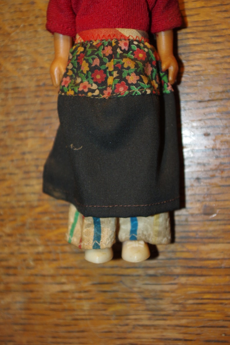 Miniature Dutch Doll image 3
