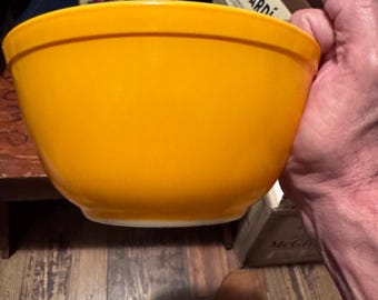 Pyrex 1.5 Quarts Mixing Bowl - Mint!