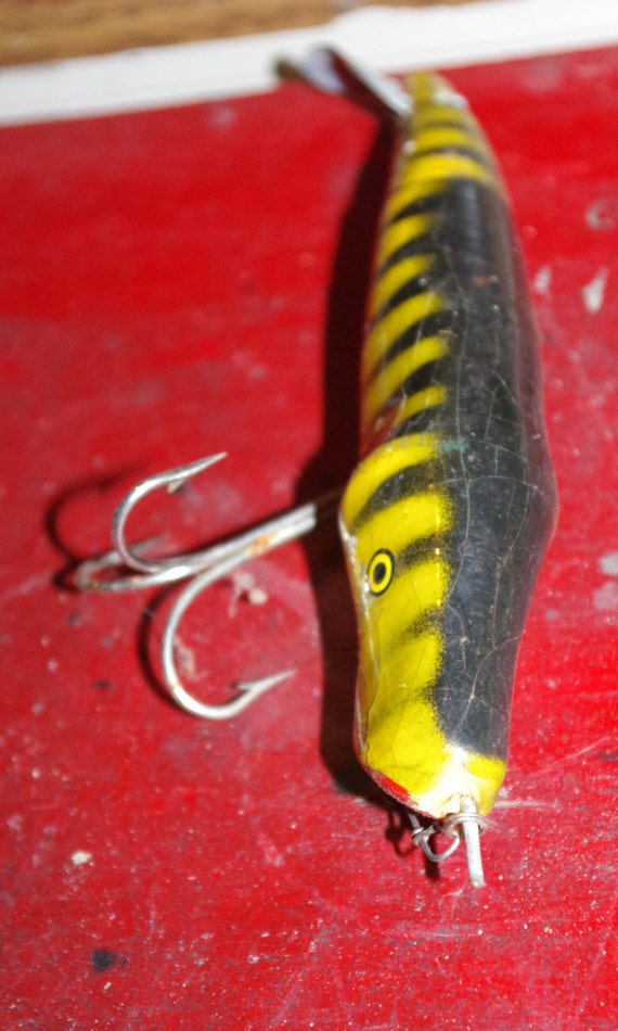 Nice Old Wood Muskie Lure 1970 Mudd Puppy -  Canada