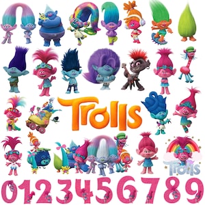 Può includere: Una collezione di colorati personaggi Trolls, il logo arancione Trolls e i numeri da zero a nove in glitter rosa. I personaggi presentano capelli alti e vivaci, carnagioni diverse e vari abiti, disposti in una griglia.