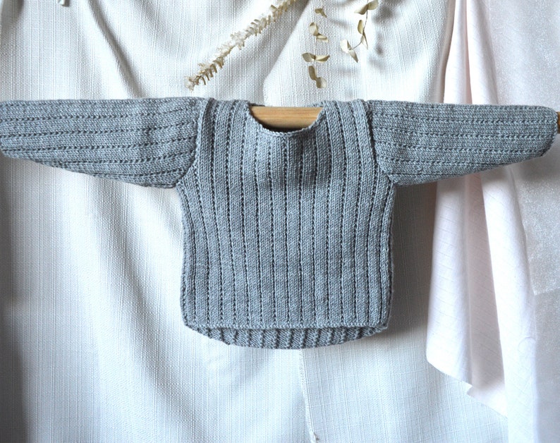 KNITTING PATTERN-Shabby chick weekender P049 image 2