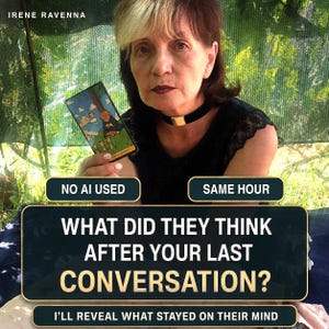 Puede incluir: Una carta de tarot con la ilustración de un gato sostenida por una persona con top negro y gargantilla. Los textos incluyen IRENE RAVENNA, NO AI USED, SAME HOUR, WHAT DID THEY THINK AFTER YOUR LAST CONVERSATION? e I'LL REVEAL WHAT STAYED ON THEIR MIND.